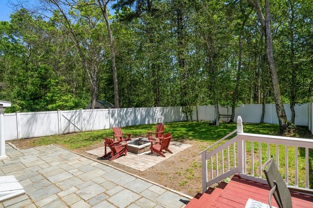103 Cranberry Dr, Halifax, MA 02338
