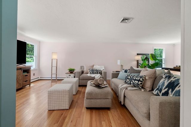 103 Cranberry Dr, Halifax, MA 02338
