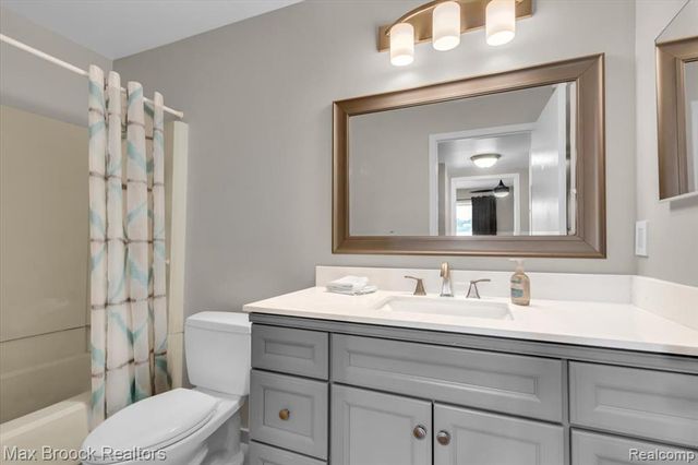 273 Inlet Court, Walled Lake, MI 48390