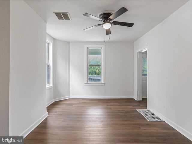 487 PORTER AVE, Martinsburg, WV 25401
