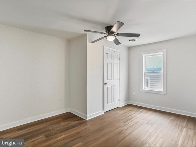 487 PORTER AVE, Martinsburg, WV 25401