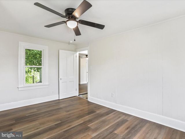 487 PORTER AVE, Martinsburg, WV 25401