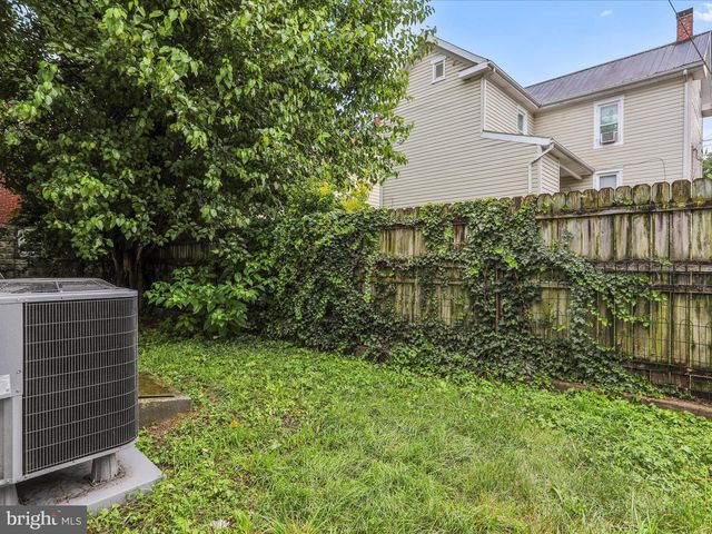 487 PORTER AVE, Martinsburg, WV 25401