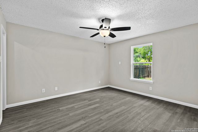 430 S Acme Rd, San Antonio, TX 78237