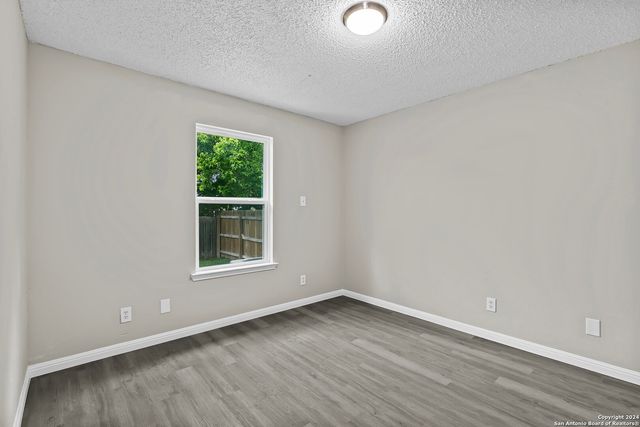 430 S Acme Rd, San Antonio, TX 78237