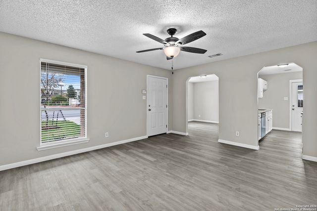 430 S Acme Rd, San Antonio, TX 78237