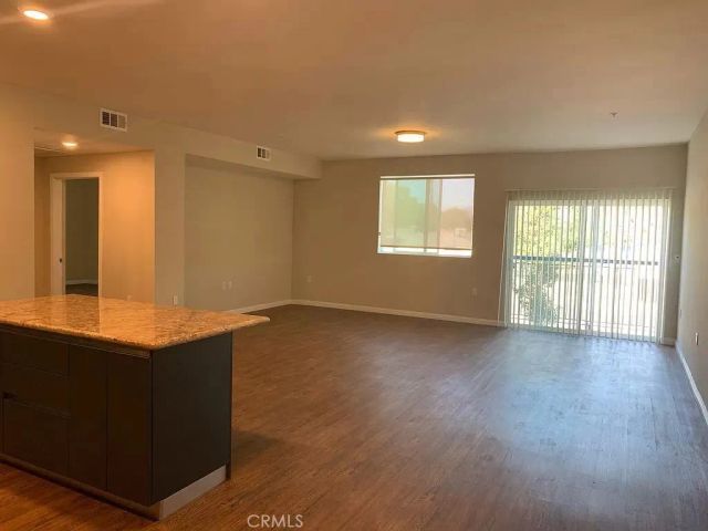11442 Victory 403, North Hollywood, CA 91606