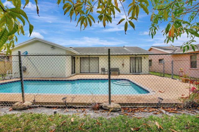 1541 SW 102nd Terrace, Davie, FL 33324