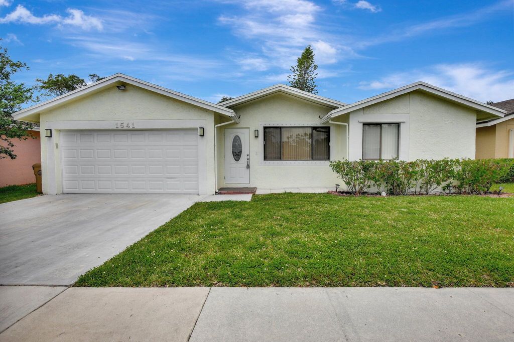 1541 SW 102nd Terrace, Davie, FL 33324