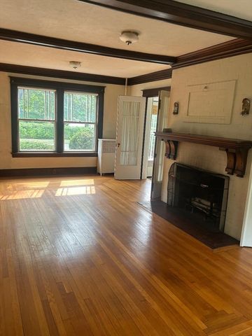 19 Wellesley Rd, Holyoke, MA 01040