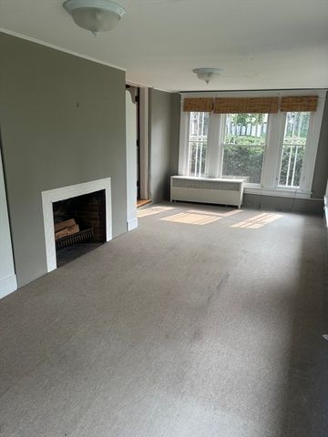 19 Wellesley Rd, Holyoke, MA 01040