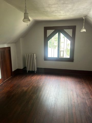 19 Wellesley Rd, Holyoke, MA 01040