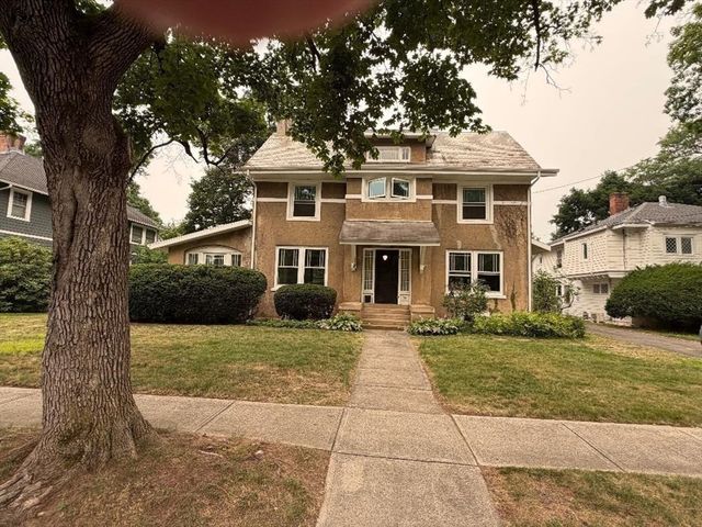 19 Wellesley Rd, Holyoke, MA 01040