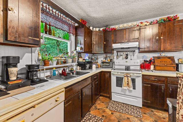 1611 Harpeth Xing, Ashland City, TN 37015