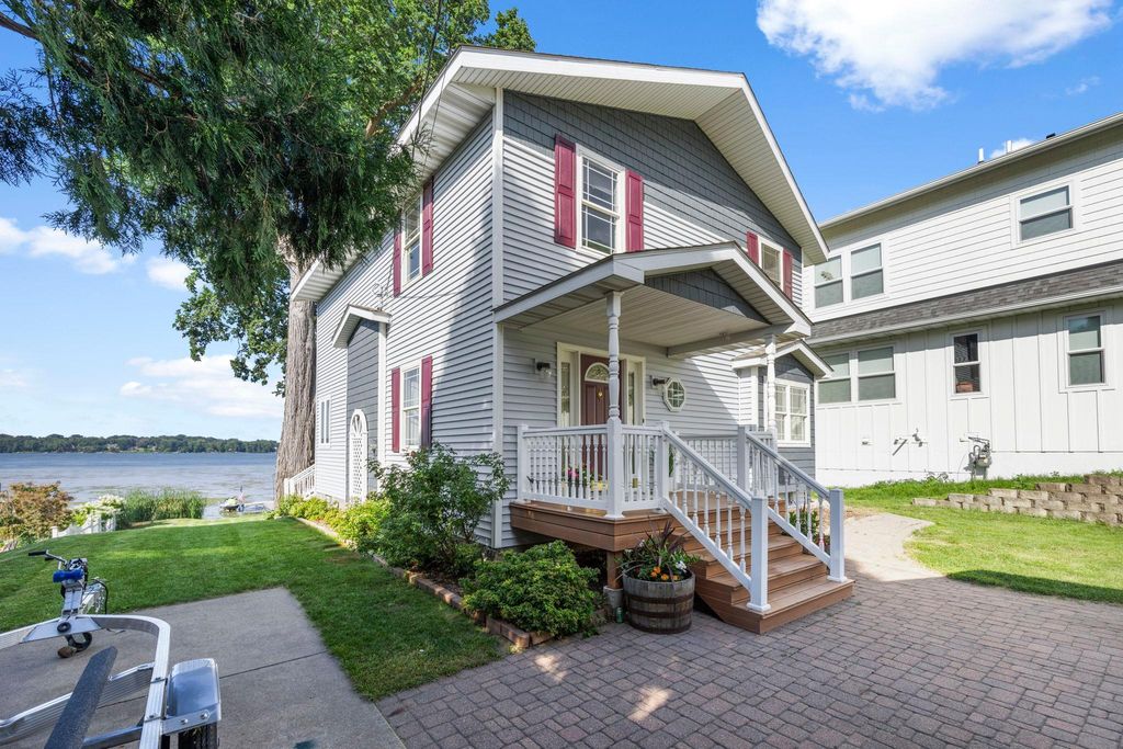 10710 15th Avenue N, Plymouth, MN 55441