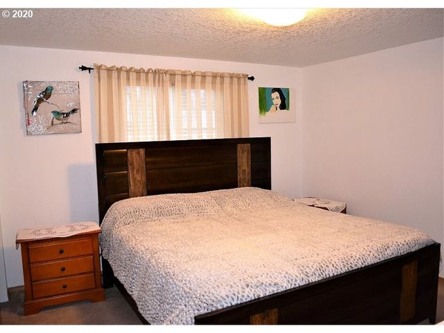 806 Se 151ST Ave, Portland, OR 97233