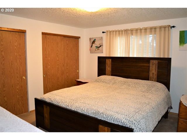 806 Se 151ST Ave, Portland, OR 97233