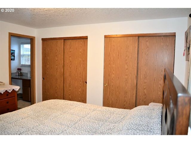 806 Se 151ST Ave, Portland, OR 97233