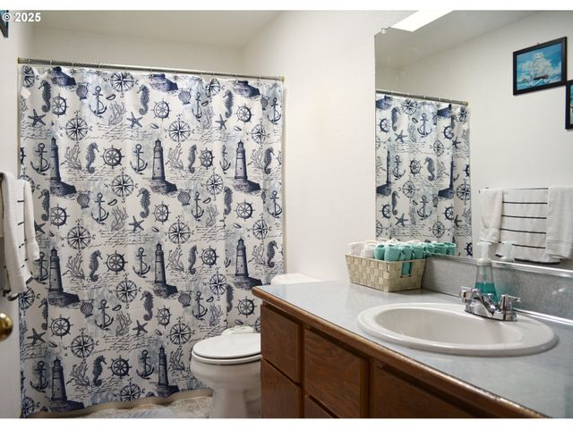 806 Se 151ST Ave, Portland, OR 97233