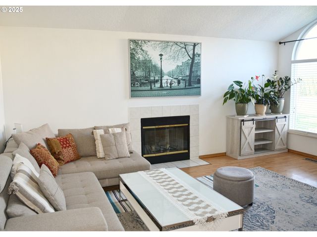 806 Se 151ST Ave, Portland, OR 97233