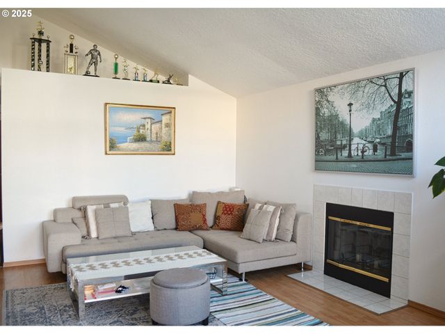 806 Se 151ST Ave, Portland, OR 97233