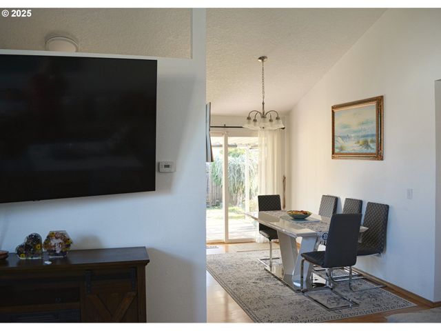 806 Se 151ST Ave, Portland, OR 97233