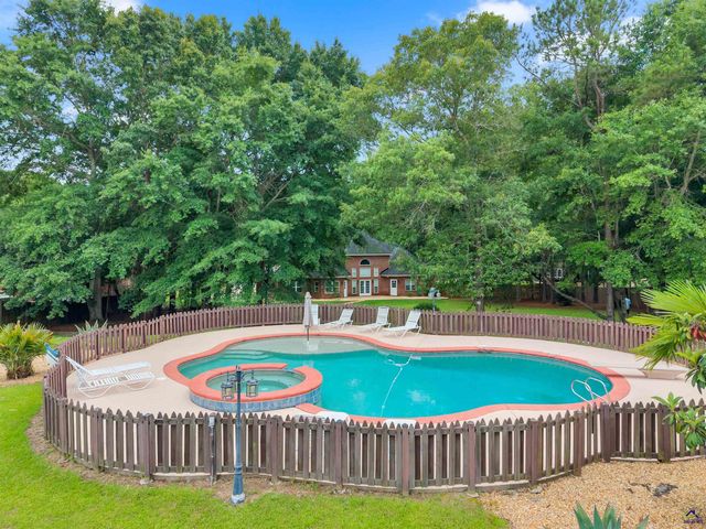103 Dove Stone Court, Bonaire, GA 31005