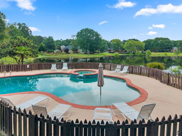 103 Dove Stone Court, Bonaire, GA 31005