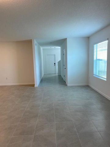 622 Papillon Street SW, Palm Bay, FL 32908
