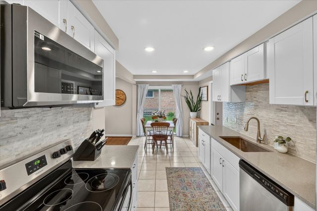 5845 OLYMPIC Parkway, Waterford Twp, MI 48329