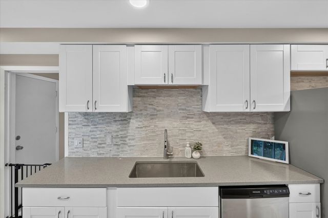 5845 OLYMPIC Parkway, Waterford Twp, MI 48329