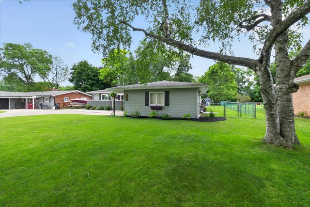 5845 OLYMPIC Parkway, Waterford Twp, MI 48329