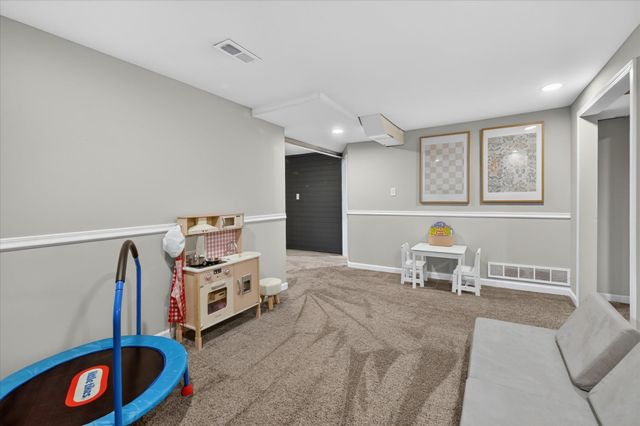 5845 OLYMPIC Parkway, Waterford Twp, MI 48329
