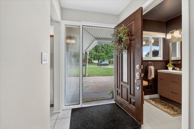 5845 OLYMPIC Parkway, Waterford Twp, MI 48329