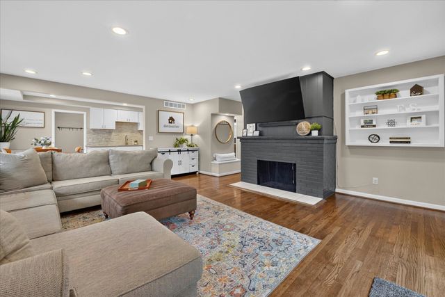5845 OLYMPIC Parkway, Waterford Twp, MI 48329
