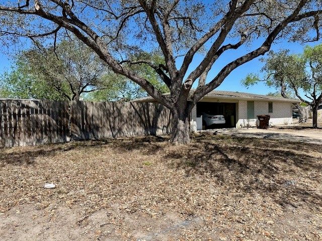 829 Inez St, Kingsville, TX 78363