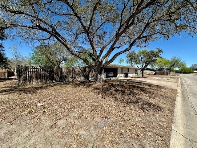 829 Inez St, Kingsville, TX 78363