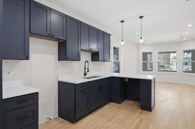 821 N Lockwood Avenue, Chicago, IL 60651