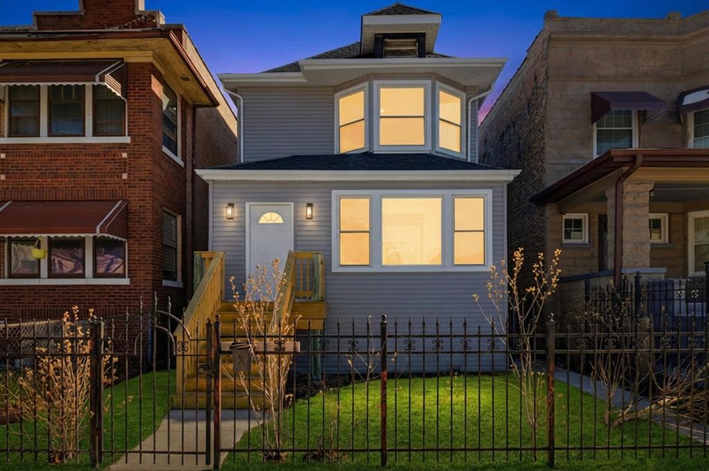 821 N Lockwood Avenue, Chicago, IL 60651