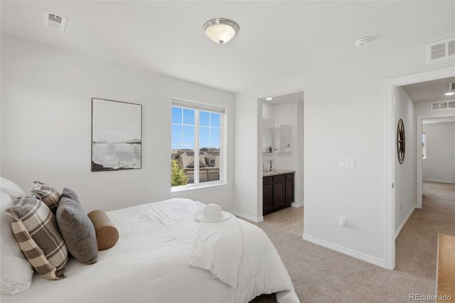 7940 S Blackstone Parkway, Aurora, CO 80016
