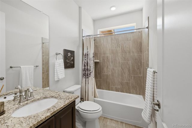 7940 S Blackstone Parkway, Aurora, CO 80016