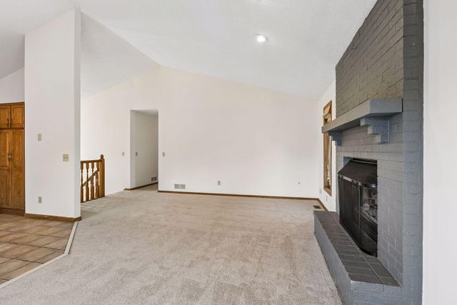 4635 Yorktown Lane N, Plymouth, MN 55442