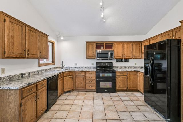 4635 Yorktown Lane N, Plymouth, MN 55442