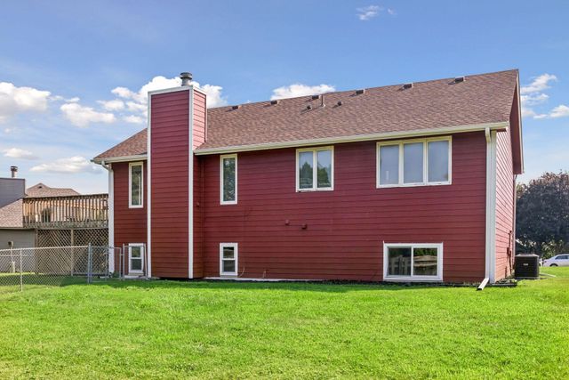 4635 Yorktown Lane N, Plymouth, MN 55442