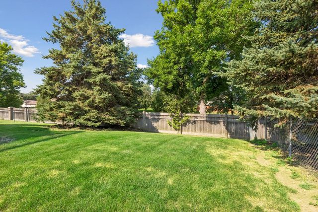 4635 Yorktown Lane N, Plymouth, MN 55442