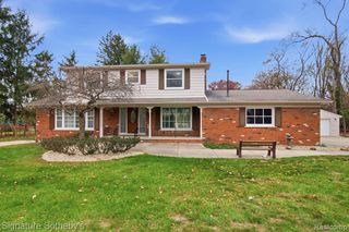 32901 Blossom Court, Beverly Hills, MI 48025