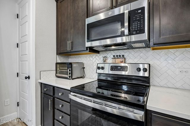 11537 ADMIRAL CV Drive, Jacksonville, FL 32221