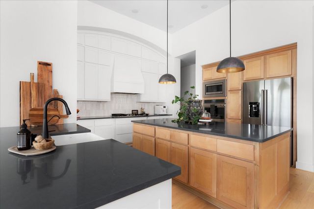 482 Running Bird RD, Austin, TX 78737