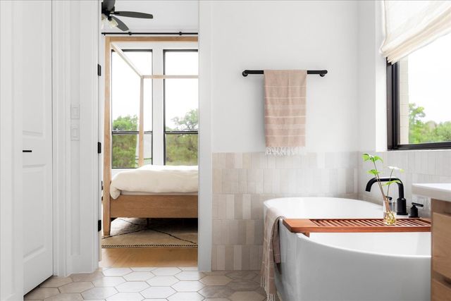 482 Running Bird RD, Austin, TX 78737