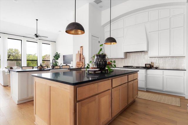 482 Running Bird RD, Austin, TX 78737